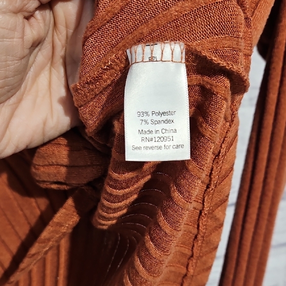 SO Terracotta Button-Down V-Neck Top - Picture 5 of 6